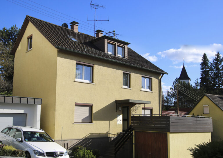 2 Familienhaus mit großem Garten in guter Wohnlage