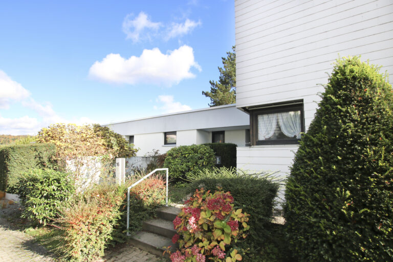 Bungalow mit Terrasse und Garten
