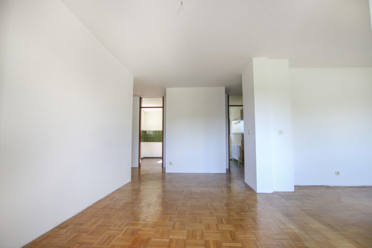 Helle Eigentumswohnung in Esslingen: Wohnen im Grünen, Leben in der Stadt