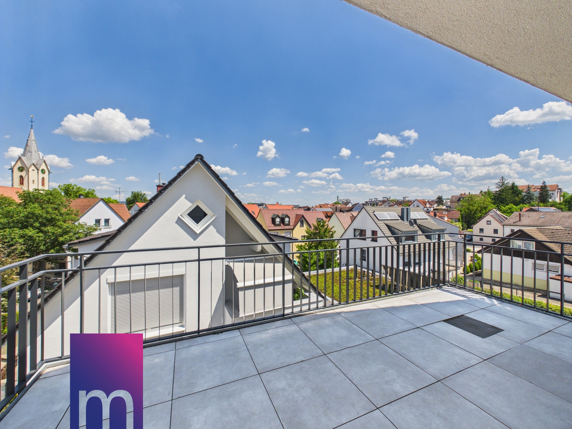Großer Balkon mit Aussicht