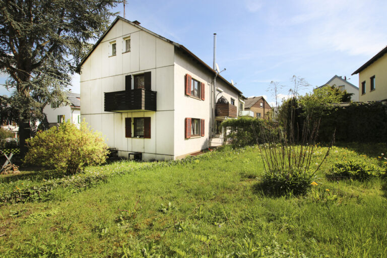 Gemütliches Eckhaus mit Gartenoase