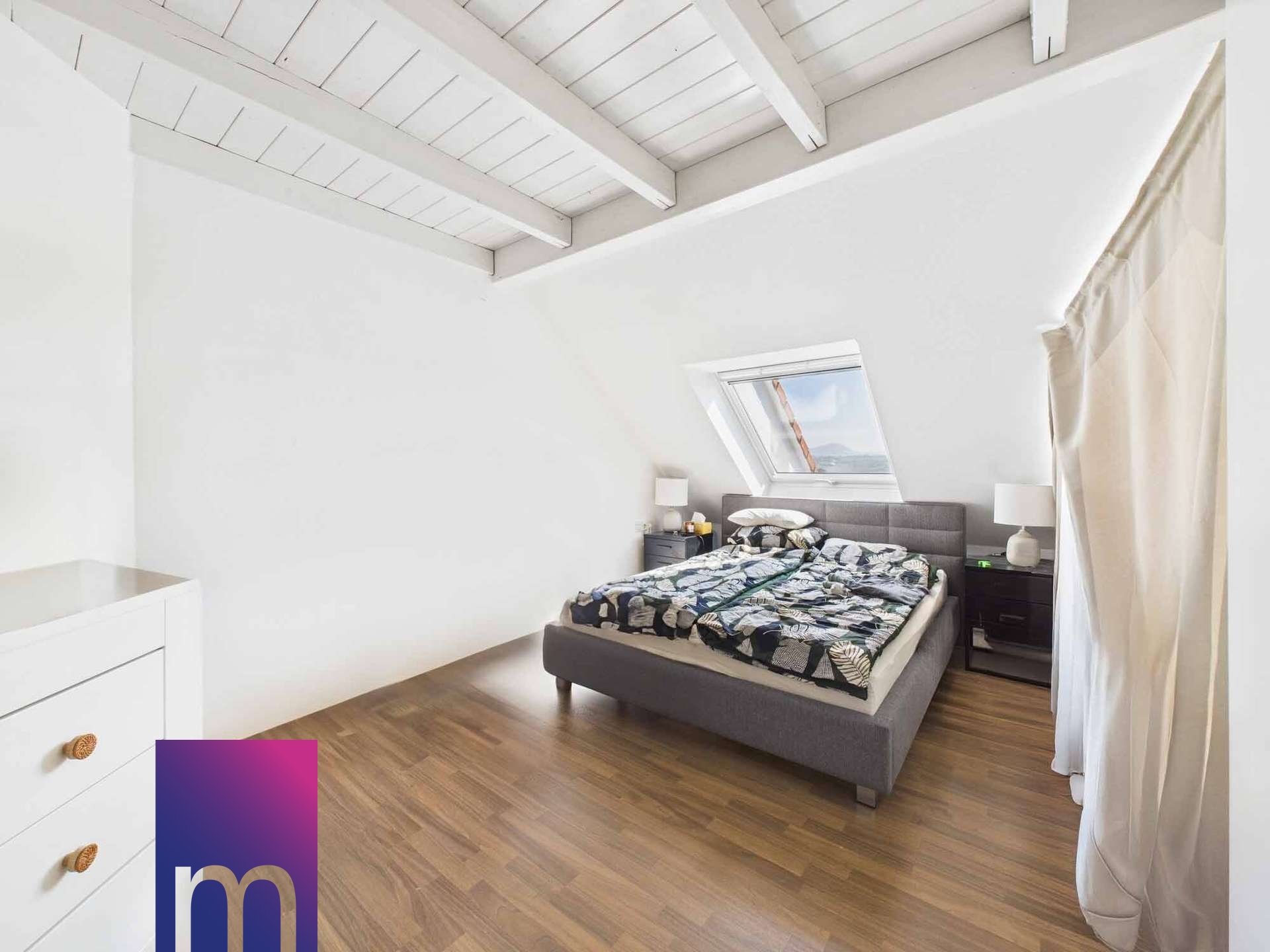 Schlafzimmer mit Balkonzugang