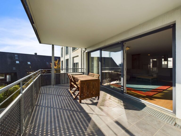 Moderne 4,5-Zimmer-Wohnung mit 2 Balkonen und Aufzug