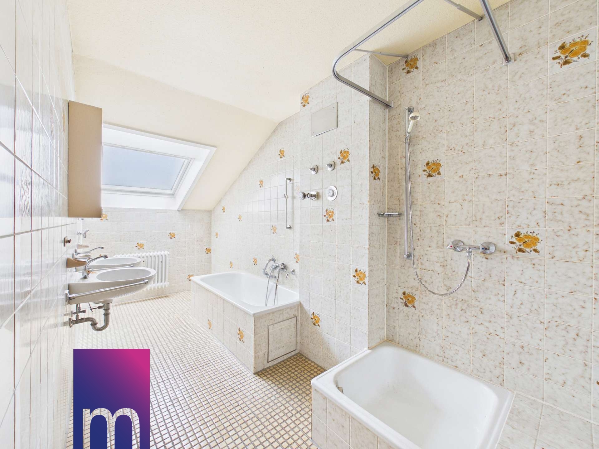 Tageslichtbad mit Dusche+Wanne