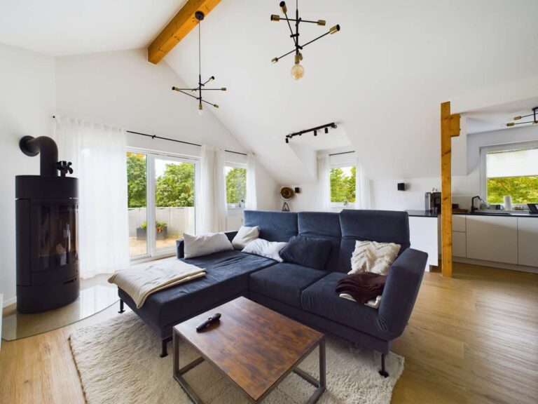 Moderne 4-Zimmer-Wohnung mit großzügigem Wohnbereich und großem Balkon