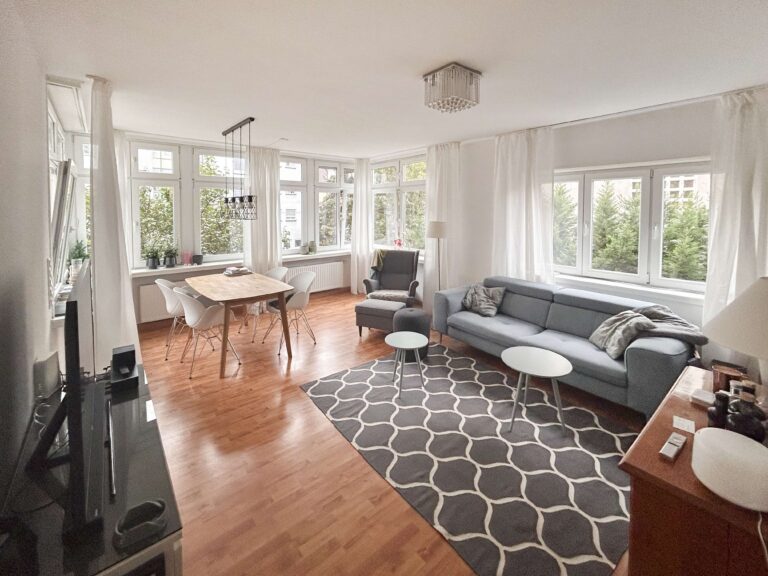 Helle stadtnahe 2,5-Zimmer-Wohnung mit Balkon