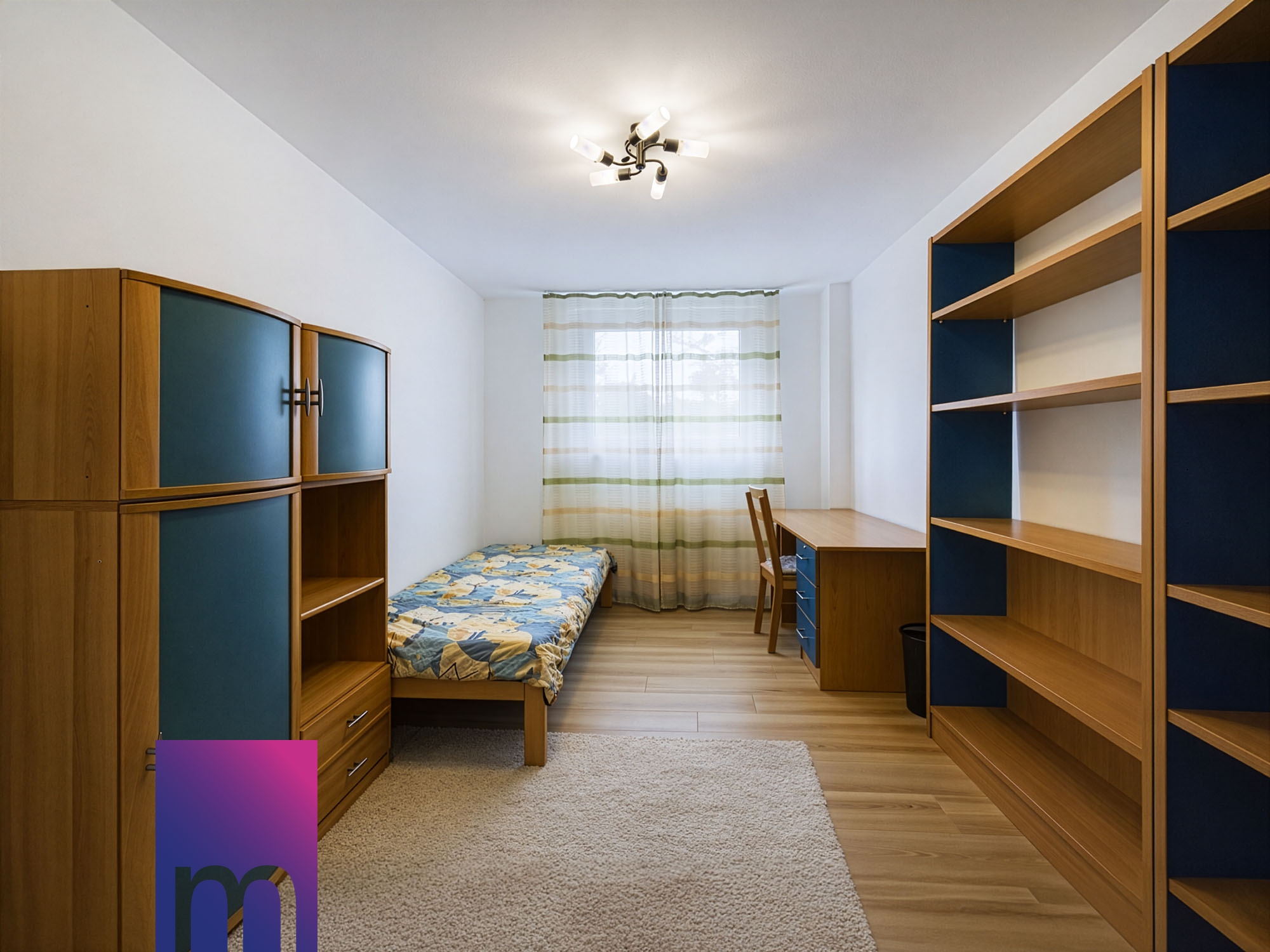 Kinder- / Schlafzimmer / Büro