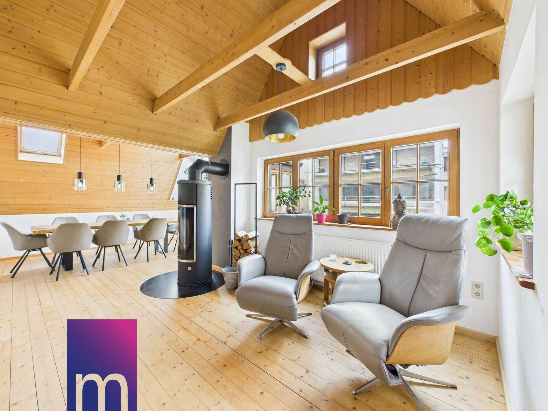 Gemütliche Lounge mit Ofen OG