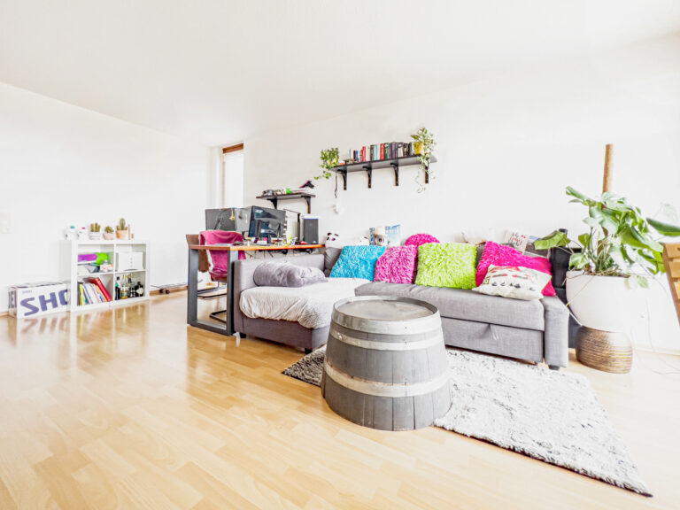 Großzügige 2,5-Zi.-Wohnung mit Balkon in Naturnähe mit Aufzug