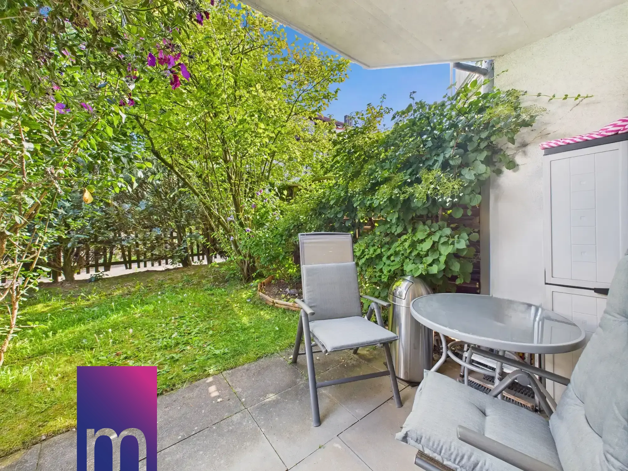 Schöner gepflegter Garten