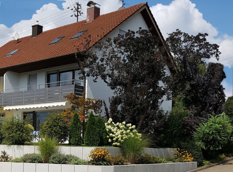 Große Doppelhaushälfte in sonniger Südwest-Lage