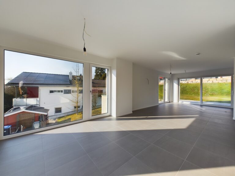 Moderne Doppelhaushälfte mit weitläufigem Gartenparadies