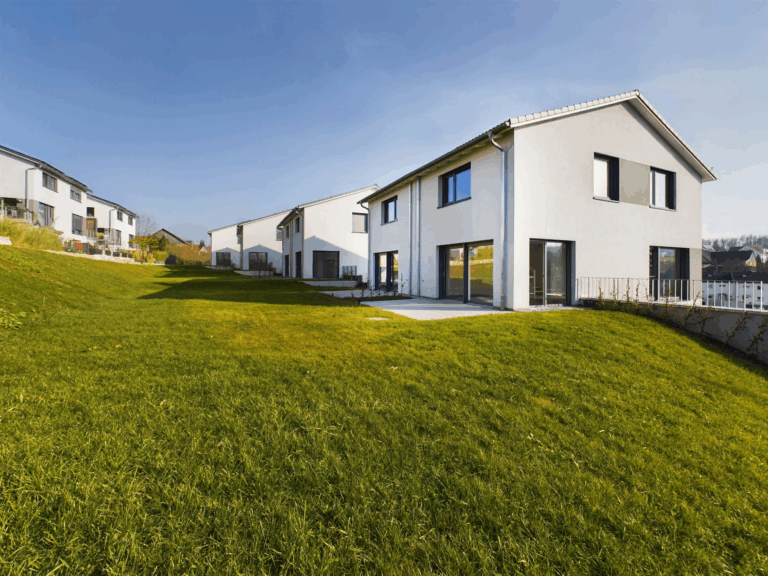 Großzügige Neubau Doppelhaushälfte umringt vom eigenen Garten