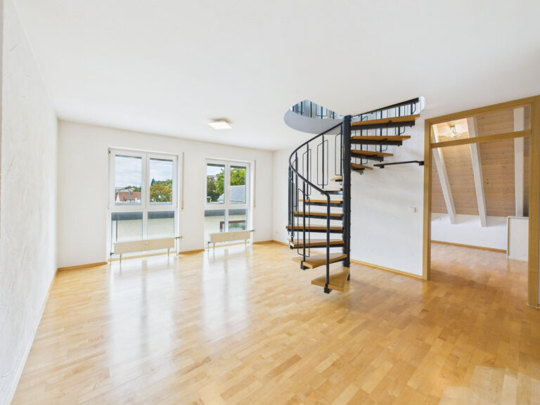 Elegante 3 Zimmer-Maisonette-Wohnung mit Dachterrasse in idyllischer Lage von Denkendorf