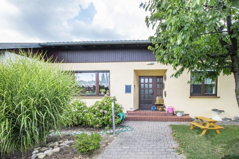 Gepflegtes Einfamilienhaus mit großem Grundstück