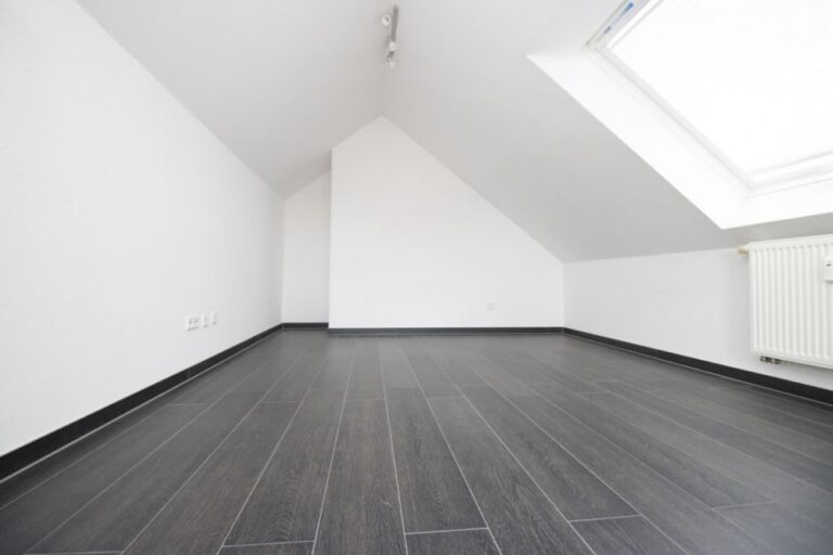 Fantastische 4,5 Zi. Maisonettewohnung in guter Lage von Neuhausen
