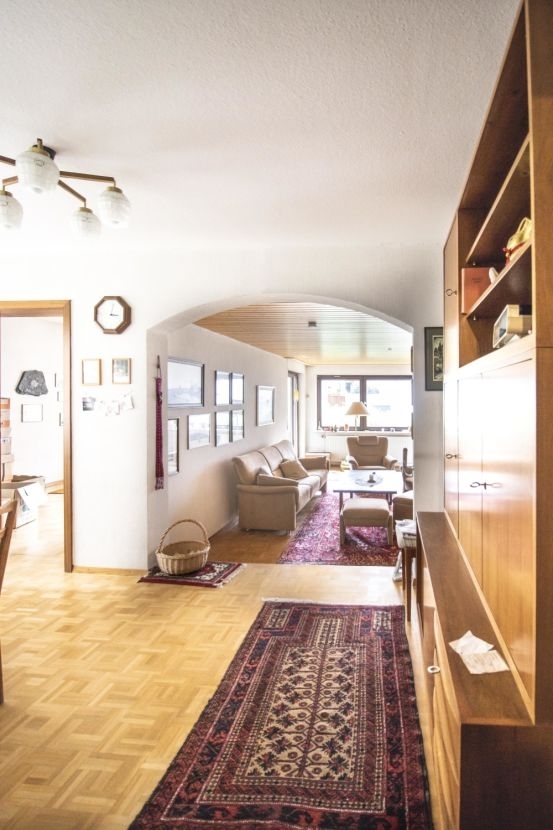 Gut geschnittene 3,5 Zimmer Wohnung mit 2 Balkonen