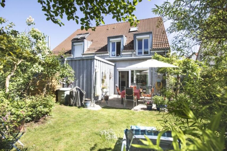 Doppelhaushälfte mit wunderschönem Garten