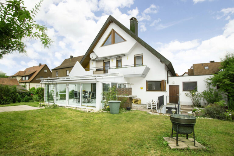 1-2-Familienhaus mit Wintergarten