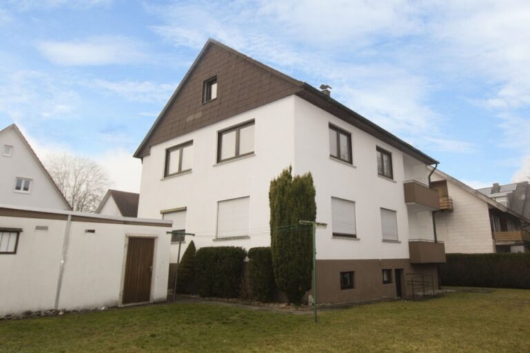 Zweifamilienhaus in sehr guter Lage