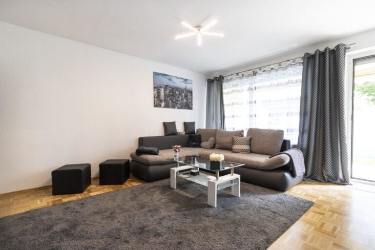 2,5 Zimmer-Wohnung mit Garten und Terrasse als Kapitalanlage