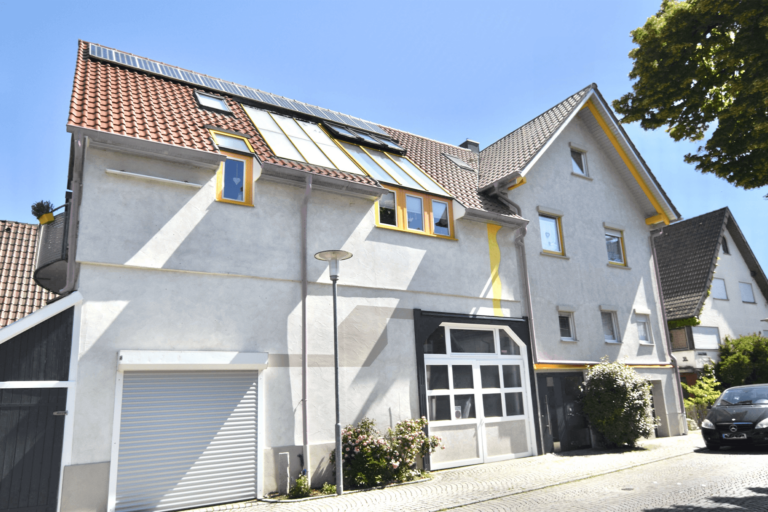 Außergewöhnliches Haus zum verlieben! 3 Wohnungen + große Werkstatt und Garage