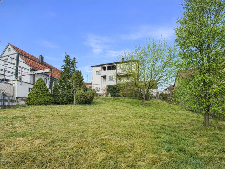 Raumwunder! Freistehendes 2-Fam.-Haus mit großer Scheune/Werkstatt, tollem Grundstück und Weitblick
