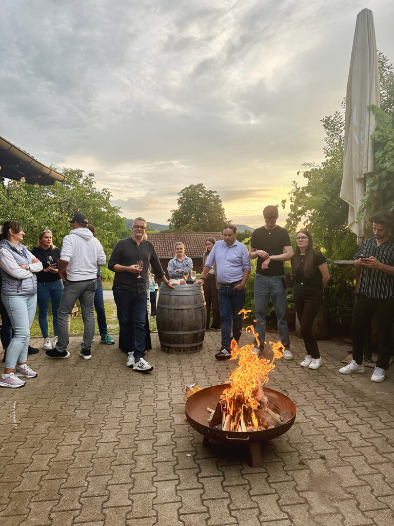 Gute Stimmung am Lagerfeuer Metzger Immobilien