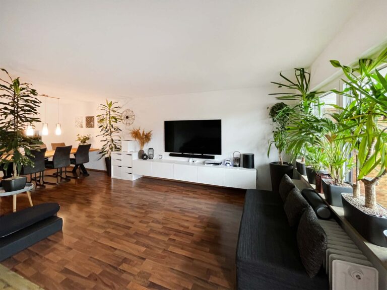 Schöne, helle Doppelhaushälfte mit großer Terrasse zu vermieten