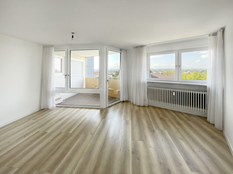 Weitblick inklusive: Gut geschnittene 2,5-Zimmer-Wohnung mit Balkon