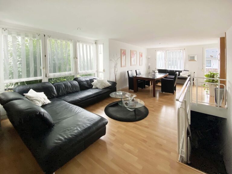 Helle und freundliche 3,5-Zimmer-Maisonette Wohnung mit Balkon