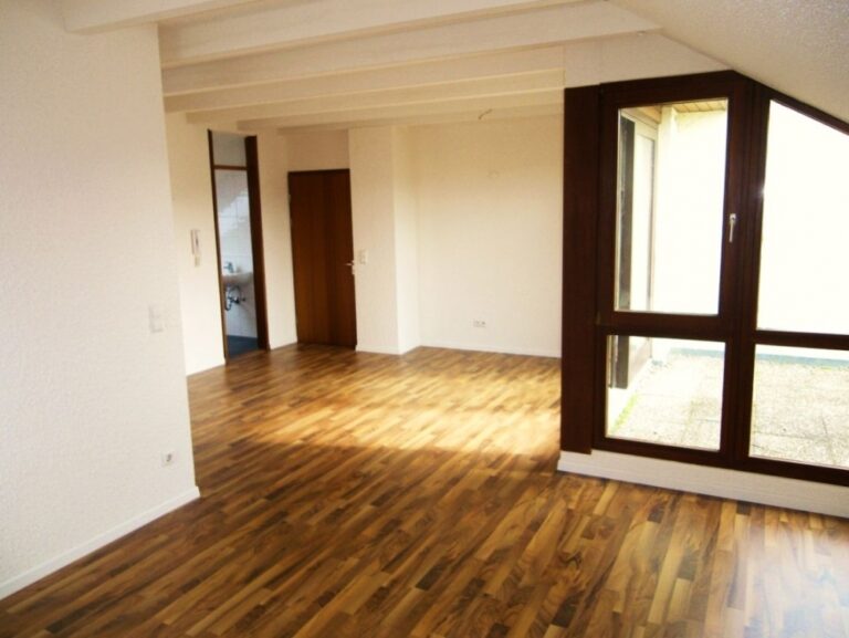 Schicke 2-Zimmer DG-Wohnung mit Dachterrasse
