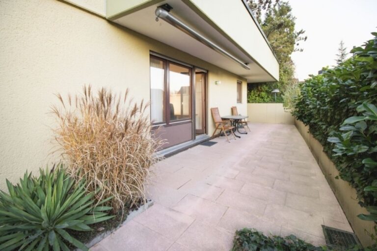 2,5 Zimmer Wohnung mit großer Terrasse und eigenem Zugang