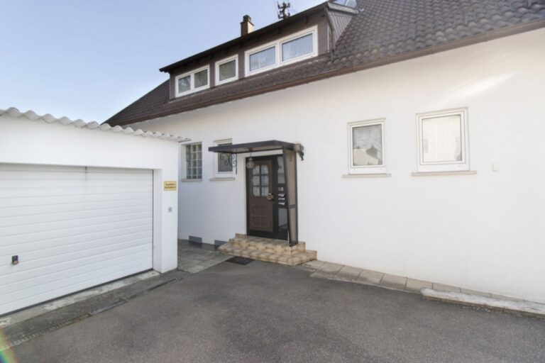 Dreifamilienhaus in sonniger Aussichtslage