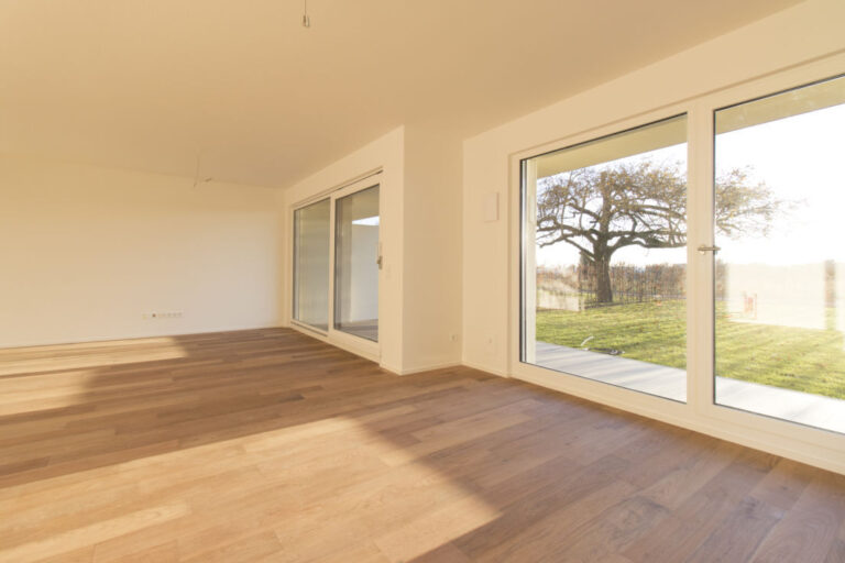 Sie suchen eine Kapitalanlage? Großzügige und lichtdurchflutete 3 Zi.-Wohnung mit riesigem Garten