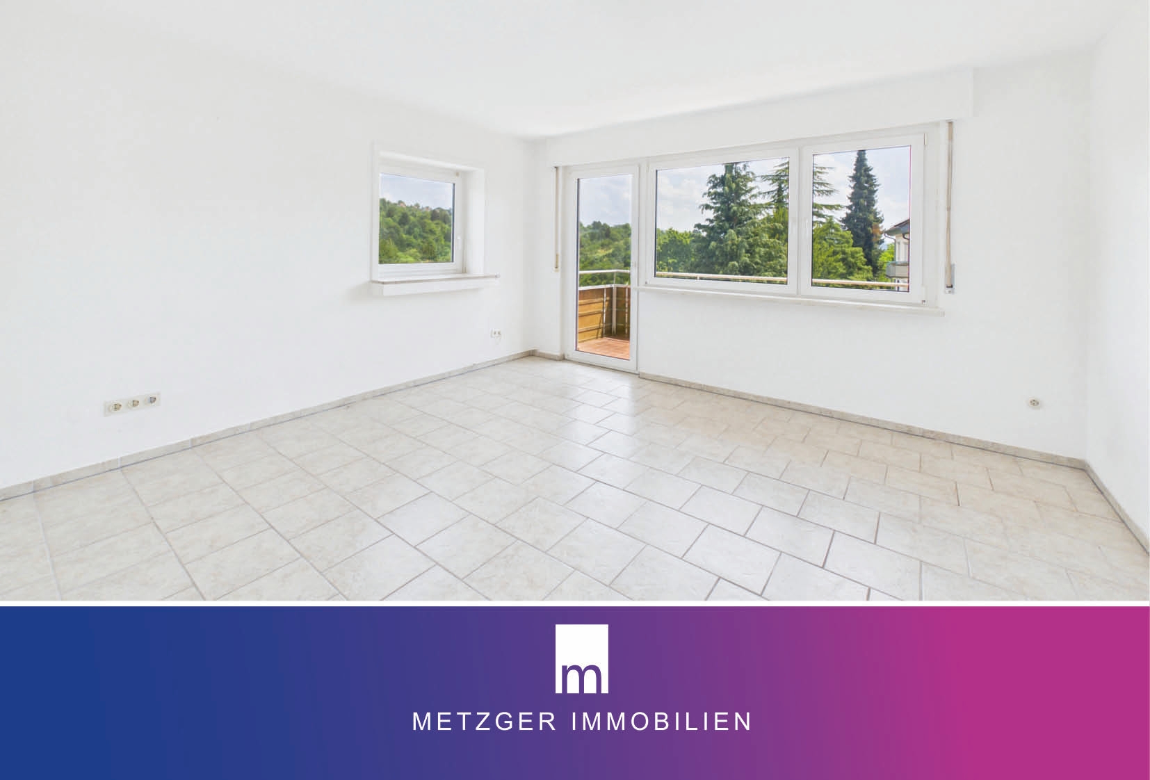 Wohnzimmer mit Balkonzugang