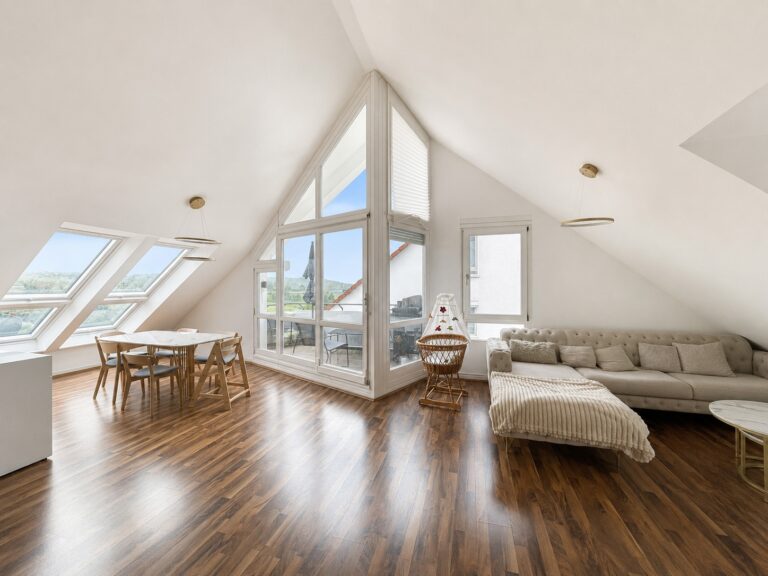 3-Zimmer-Wohnung mit toller Raumwirkung, Balkon und in grüner Wohnlage