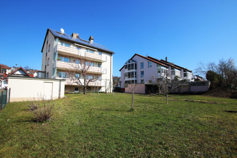 Vierfamilienhaus mit großem Garten in zentraler Lage von Zell
