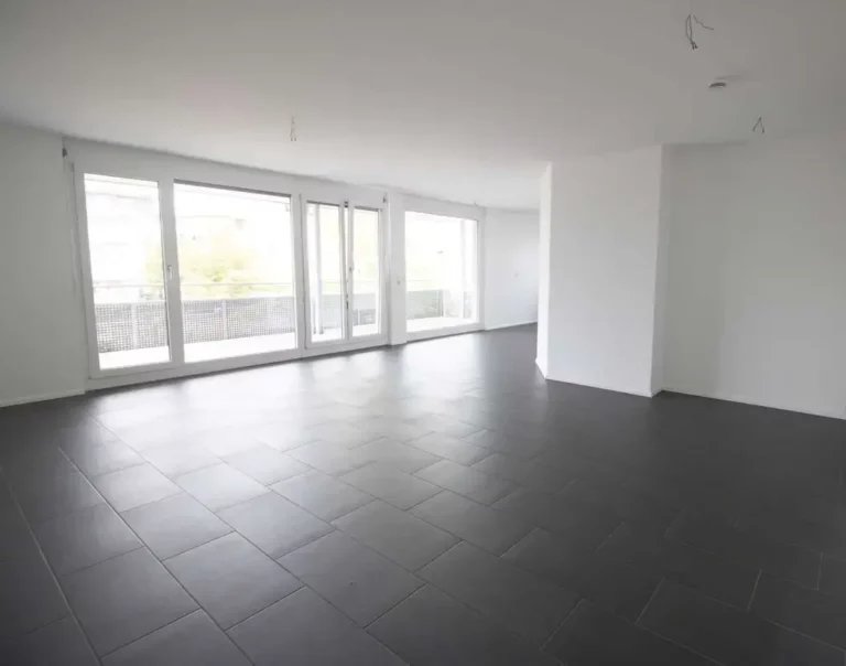 Moderne 3,5 Zimmer Wohnung mit großem Sonnenbalkon