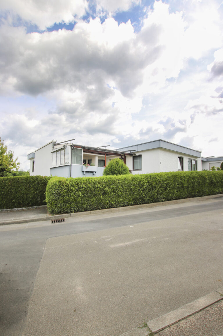 Mehrgenerationenhaus im Bungalow-Stil mit Einliegerwohnung