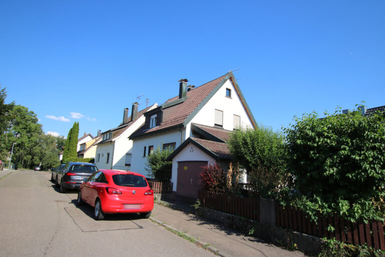 Einfamilienhaus in guter Halbhöhenlage