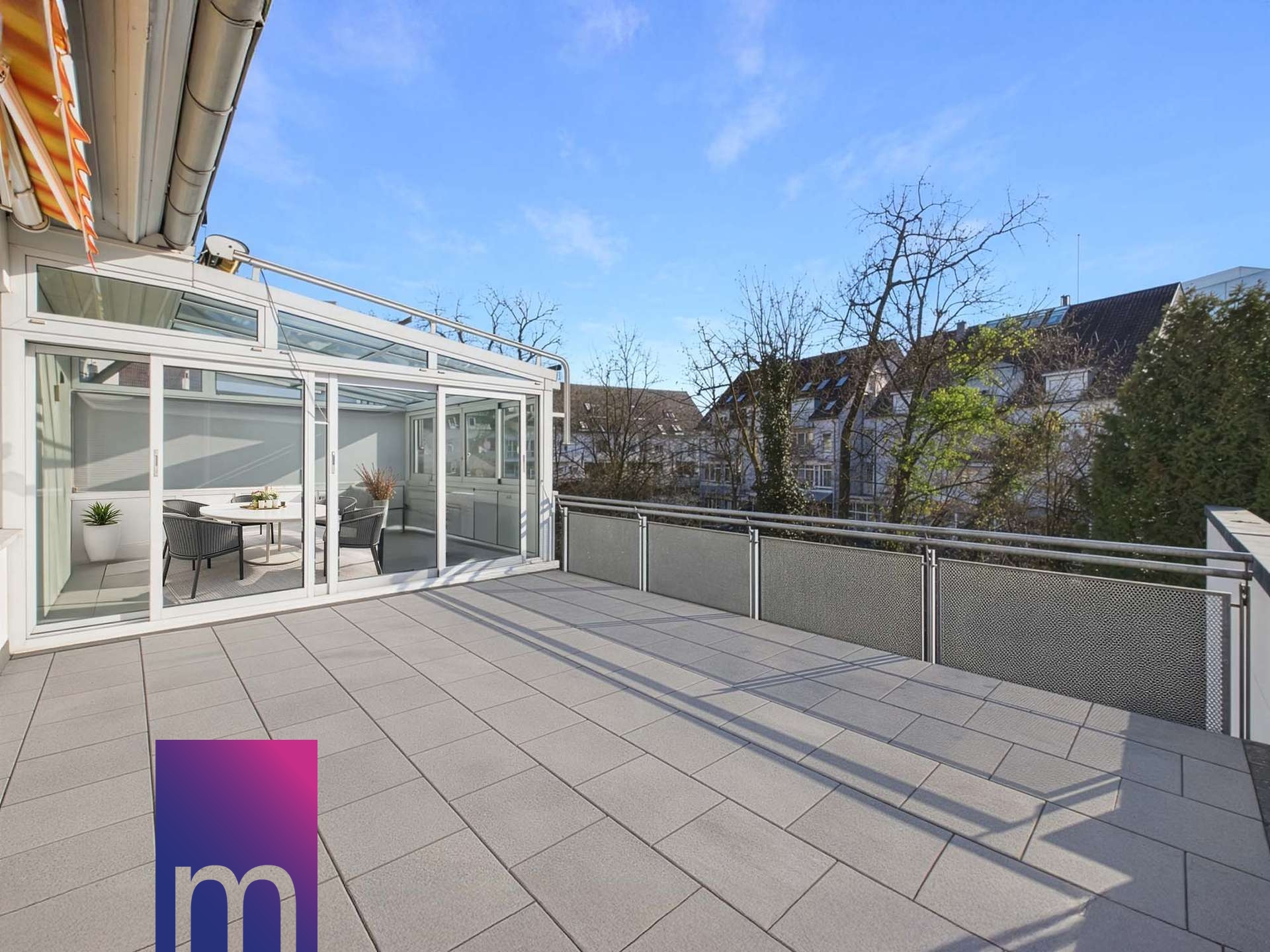 Große Dachterrasse OG