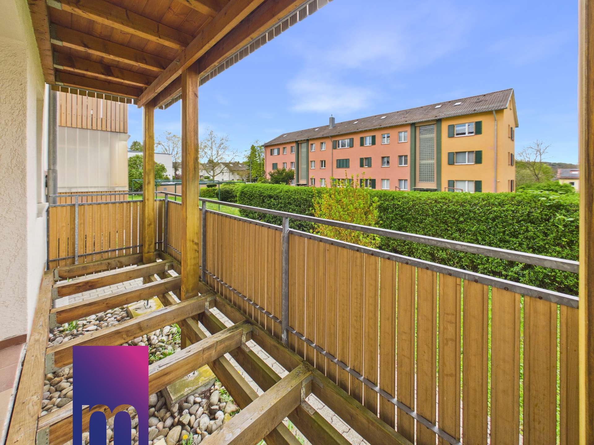 Überdachter West-Balkon