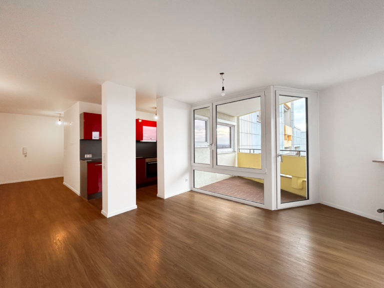 Helle und raffiniert geschnittene 2,5-Zimmer-Wohnung mit Balkon