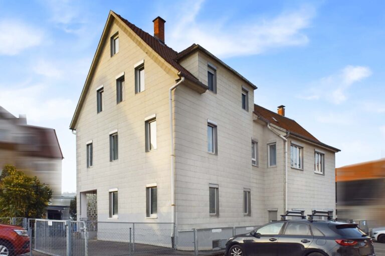 MFH: 3 Wohnungen + Studioanbau